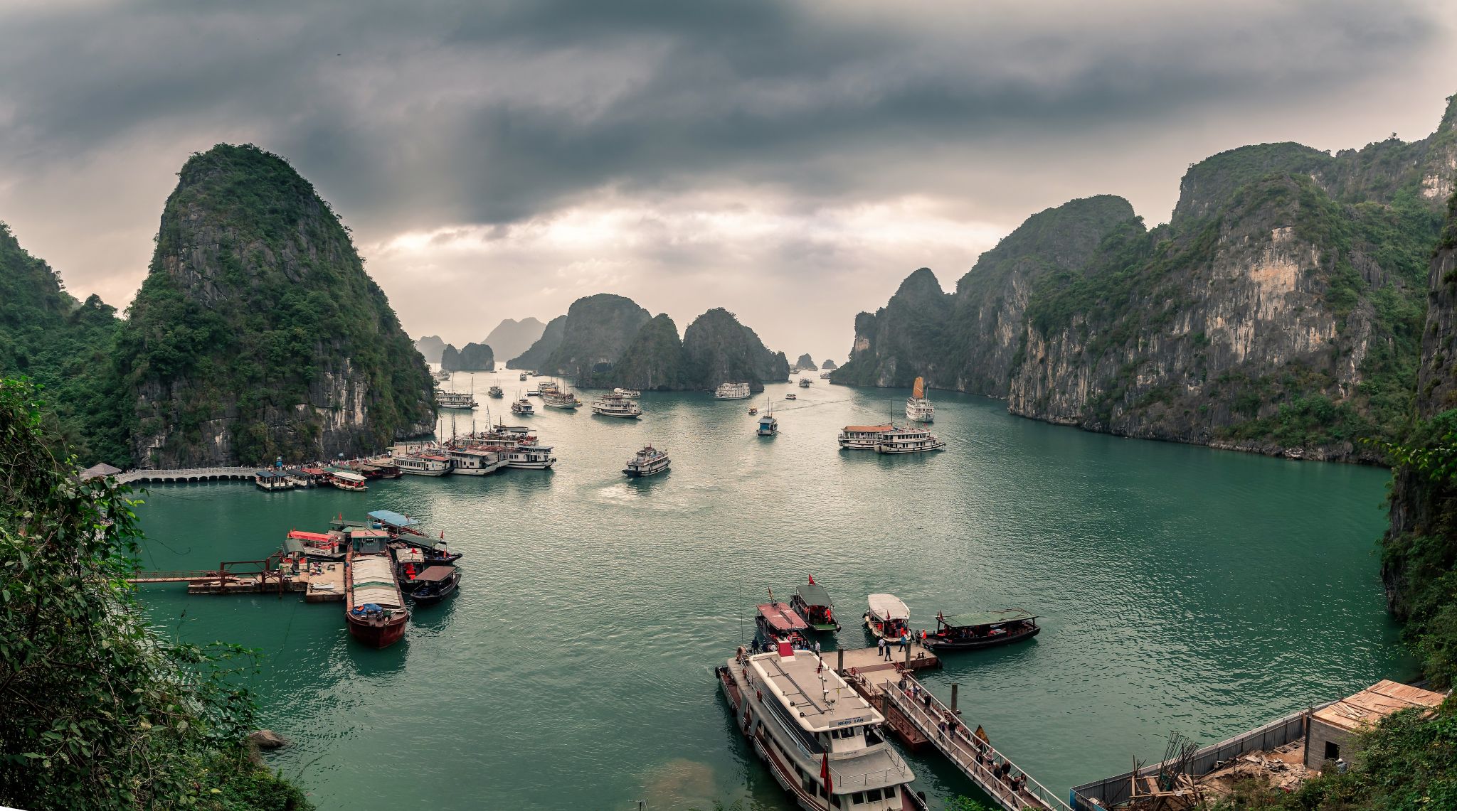 You are currently viewing 4 Reasons to go to Halong Bay during Winter
